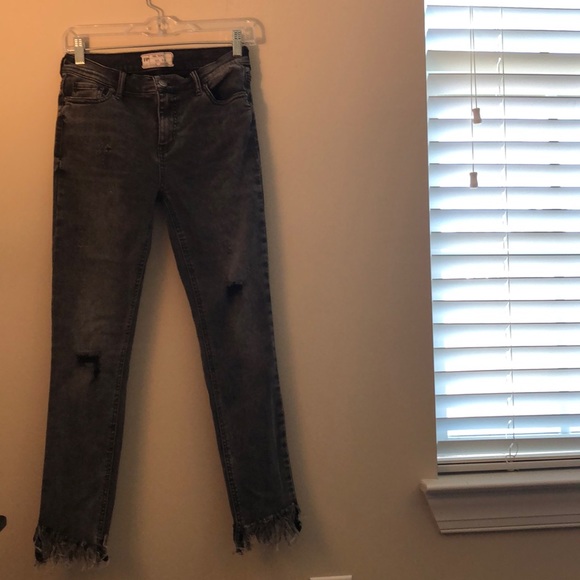 HOST PICK ⭐️ Great Heights Frayed Jeans - Picture 3 of 5